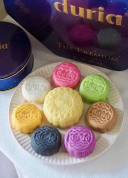 七星伴月·猫山王榴莲冰皮月饼