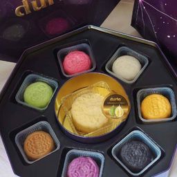 七星伴月·猫山王榴莲冰皮月饼