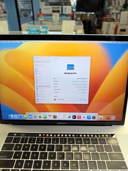 MacBook Pro 15inch Touchbar i7/16/2TB Brand New battery