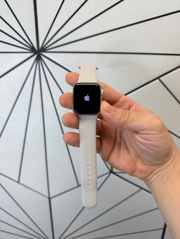 Apple Watch SE 2ed Gen Starlight 40mm New with Apple care till 2026