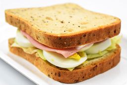 Pain œufs / macédoine