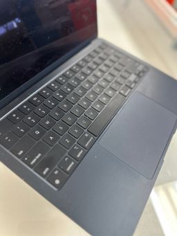 MacBook Air 13 inch M3 2024 8GB 256 SSD Midnight color