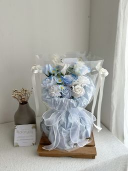  Blue White Pao Pao Mixed Bouquet