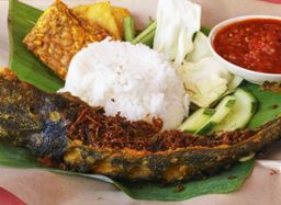 Nasi penyet ikan keli 