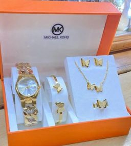 Montres connectées avec bracelets mode