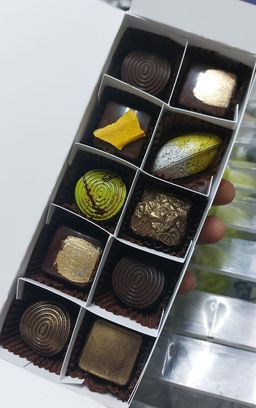 THE ART OF BONBONS | CUSTOMIZE YOUR BOX OF 10