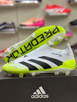 Crampons Adidas Predatore 