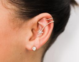 Arete Earcuff Flower