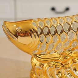 Patung Pajangan Ikan Arwana Hoki Keberuntungan Dekorasi Rak Lemari Lucky Fish Golden Pembawa Fengshui Dekorasi Ruangan Meja Kreatif Keramik