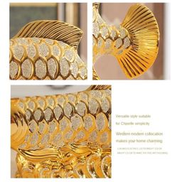 Patung Pajangan Ikan Arwana Hoki Keberuntungan Dekorasi Rak Lemari Lucky Fish Golden Pembawa Fengshui Dekorasi Ruangan Meja Kreatif Keramik