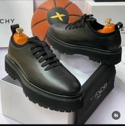CHAUSSURES "GIVENCHY AUTHENTIQUE"