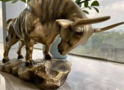 Pajangan Patung Banteng Wall Street Amerika In Stock Lambang Kesuksesan Mewah Dekorasi Rumah Kantor dan Hadiah