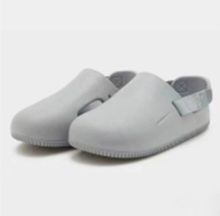Thick soled slippers (No box)