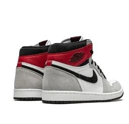 Air Jordan 1 Retro High OG "Light Smoke Grey" sneakers