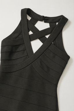Vestido negro ajustado con cuello halter cruzado - Size S