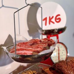 Signature 1KG Meat on Scale