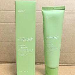 Medicube Centella Asiatica Cream 50ml (Green) ；Medicube Hyaluronic Acid Cream 50ml (Pink)