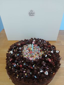 Chocolate Cake - Serves 15