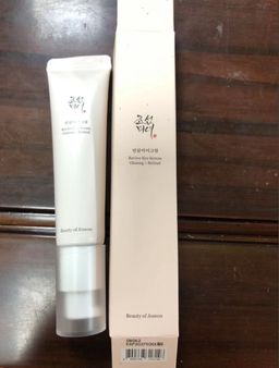 朝鲜美女粉色眼霜