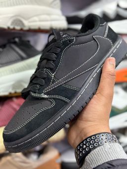 AIR JORDAN 1 X TRAVIS