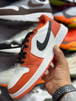NIKE AIR JORDAN