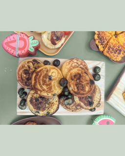 Blueberry Buttermilk Pancakes | Tots