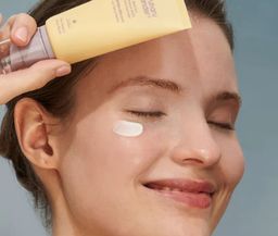 HARUHARU WONDER BLACK RICE MOISTURE AIRYFIT SUNSCREEN SPF50 - 50ML | هاروهارو وندر واقي شمسي بالأرز الأسود SPF50 - 50 مل