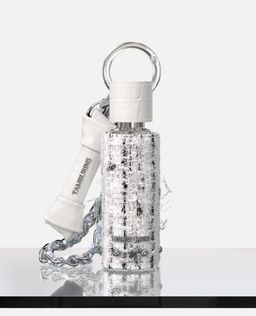 Keyring Wear Perfume White (this option doesn’t include the perfume itself, it’s just the cover Keyring)