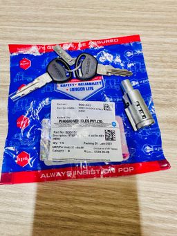 STEERING   LOCK WITH KEY (NEW) B001561