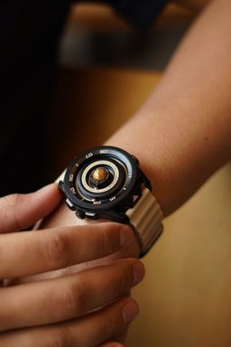 Extreme Orbit Magnetic Watch – Luxe Statement Timepiece