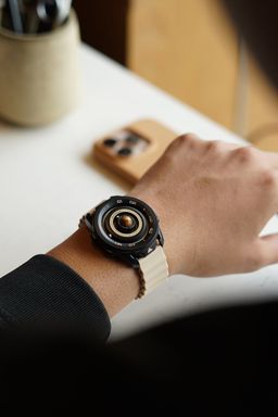 Extreme Orbit Magnetic Watch – Luxe Statement Timepiece