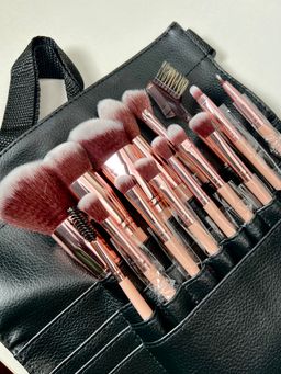 Pinceaux beauty model