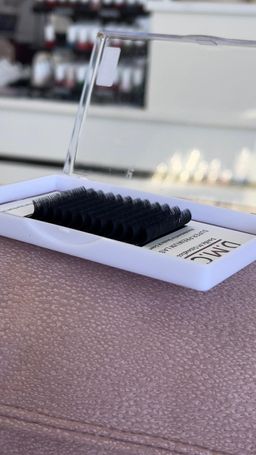 DMC LASH EXTENSION BOX
