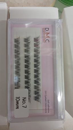DMC SELF ADHESSIVE LASHES-NO GLUE NEEDED