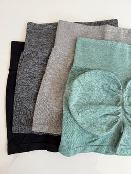 Shorts Pump Granulados — Cortos