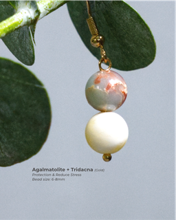 Agalmatolite + Tridacna (Gold)