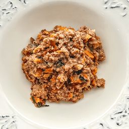 Carne molida con hongos y vegetales