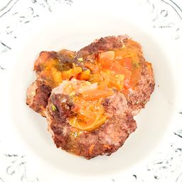 Tortas de carne en salsa romana