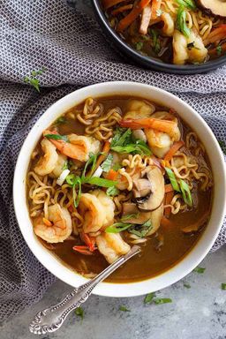Instant  Soup Noodles with mixed seafoods (3 types of Seafood)
