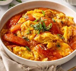 Scrambled egg with tomato and soy sauce