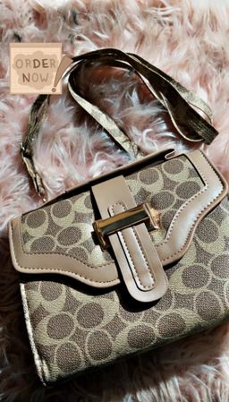 MOM-ments On the Go 👛💕🛍️🛒