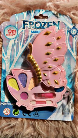 MOM-ments make believe 💕🛍️💄