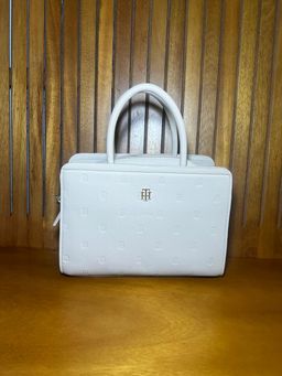 Cartera Tommy Hilfiger Beige con Correa Ajustable