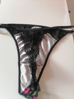 Shelly Thong black & green