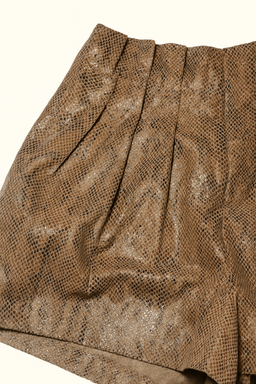 Short marrón efecto cuero con textura reptil - Size S