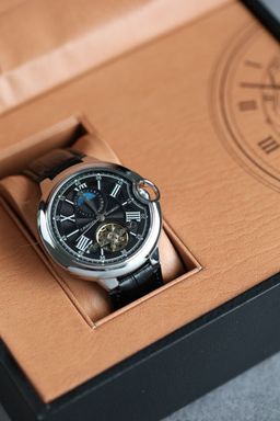שעון יד קרטייה לגברים 40 מ״מ – רמת מאסטר, מנגנון אוטומטי שווייצרי, כולל קופסה וניירות מקוריים