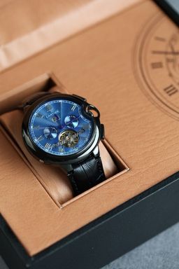 שעון יד קרטייה לגברים 40 מ״מ – רמת מאסטר, מנגנון אוטומטי שווייצרי, כולל קופסה וניירות מקוריים