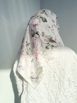 Vintage Rose in Classic Grey