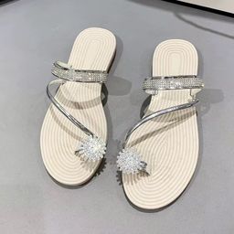 Sandale Européenne élégantes et sophistiquées,