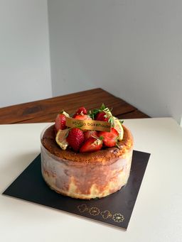 Lemon bery basque cheesecake